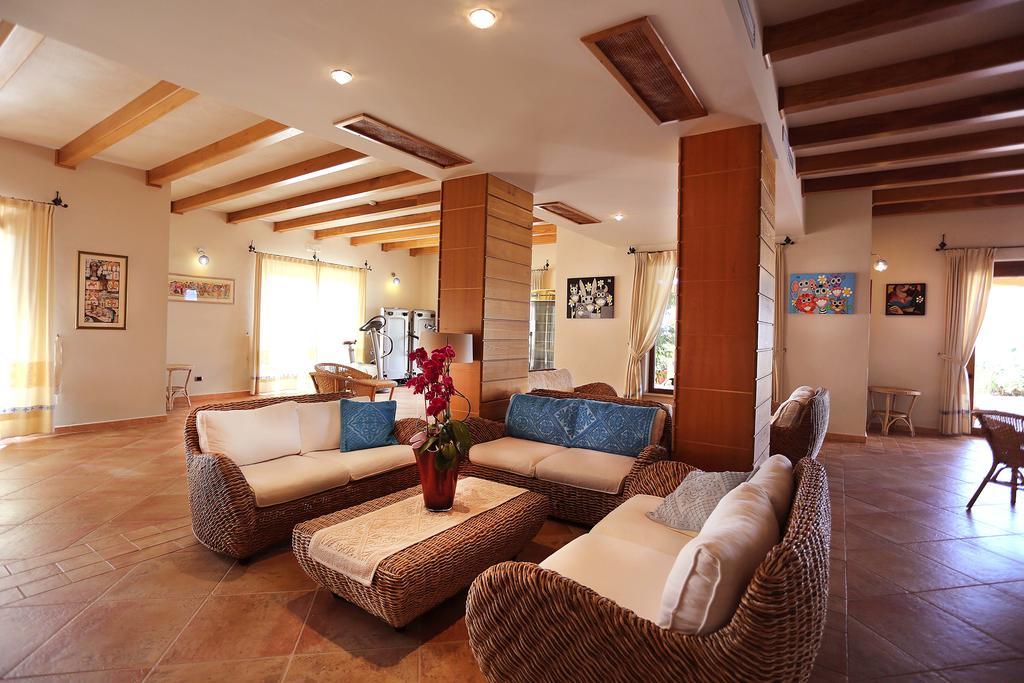 Hotel Villa Gustui Maris كالا غونوني المظهر الخارجي الصورة